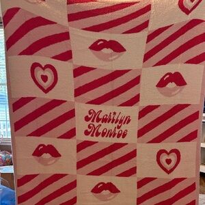 Red and White Marilyn Monroe Blanket